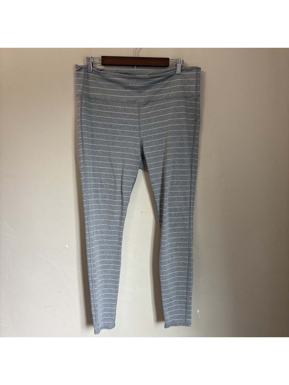 Athleta Women's High-Rise Activewear Leggings Gray White Stripe Size XL
